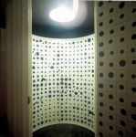 Rundes Blaues Glas, 1992, (Holz, Lack, Silikon, Pigment, Glas), 20 x 1,80 cm (Innenansicht)